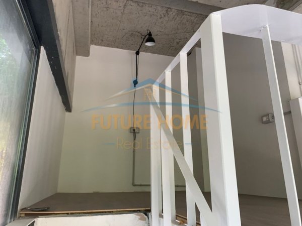 Tirane, jepet me qera dyqan Kati 0, 45 m² 600 €