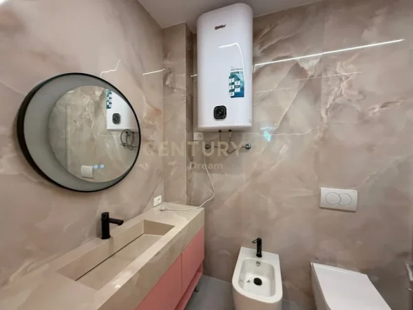 Tirane, jepet me qera apartament 2+1 Kati 9, 126 m² 2.000 € 