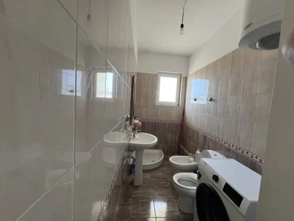 Tirane, jepet me qera apartament 1+1+Ballkon Kati 5, 80 m² 450 €