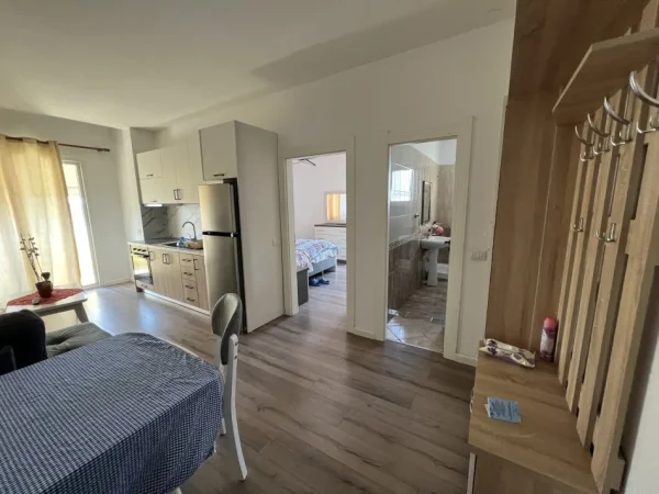 Tirane, jepet me qera apartament 1+1+Ballkon Kati 5, 80 m² 450 €