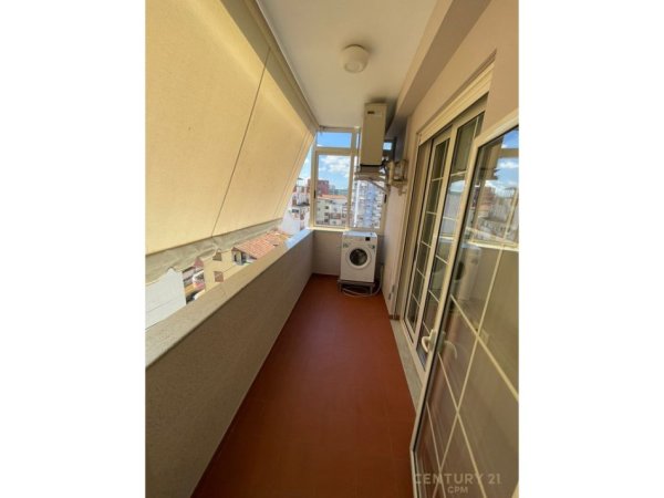 Tirane, jepet me qera apartament 1+1 Kati 7, 70 m² 750 € (PAZARI I RI)