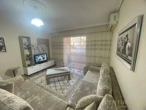 Tirane, jepet me qera 2+1 Kati 2, 85 m² 600 € 