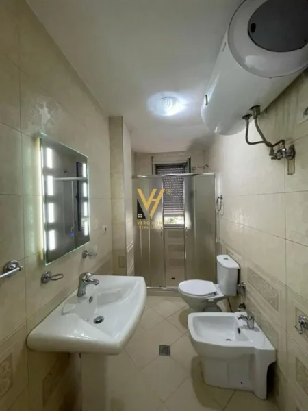 Tirane, shitet apartament 3+1+Ballkon Kati 2, 138 m² 240.000 € (LIQENI THATE)