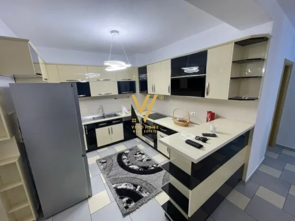 Tirane, shitet apartament 3+1+Ballkon Kati 2, 138 m² 240.000 € (LIQENI THATE)