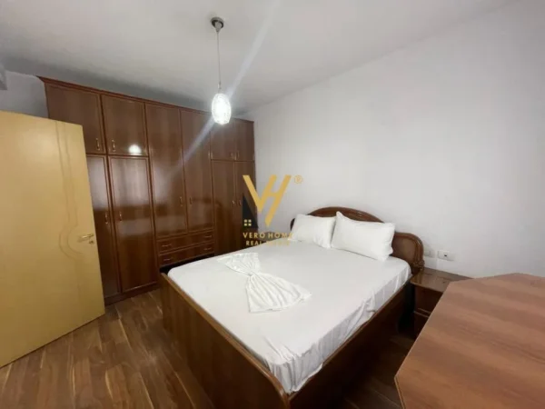 Tirane, shitet apartament 3+1+Ballkon Kati 2, 138 m² 240.000 € (LIQENI THATE)