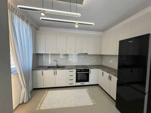 Tirane, shes apartament 2+1+Ballkon Kati 6, 117 m² 163.000 € (IMP117330)