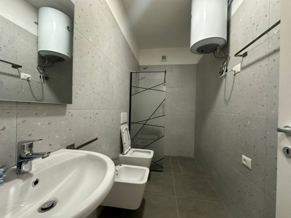 Tirane, jepet me qera apartament 2+1 Kati 9, 97 m² 800 € (Bulevardi i Ri)