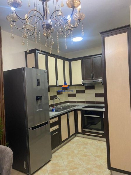 Tirane, jepet me qera apartament 1+1+Ballkon Kati 2, 65 m² 500 € (KOMUNA E PARISIT)