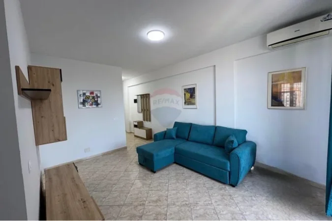 Tirane, jepet me qera apartament 1+1+Ballkon Kati 8, 75 m² 550 € (Kika 1)