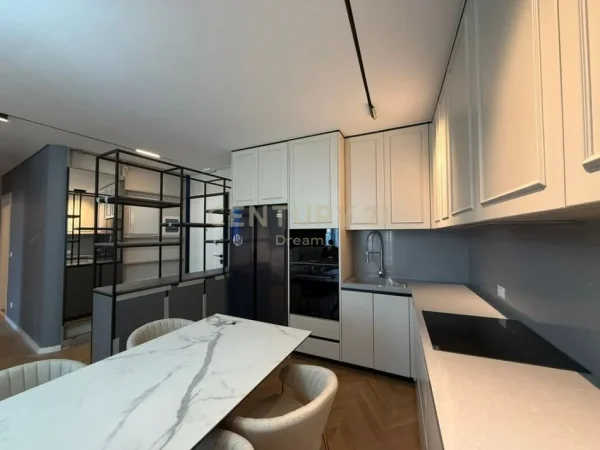 Tirane, jepet me qera apartament 2+1 Kati 9, 126 m² 2.000 € (REZIDENCA LAKE VIEW !)