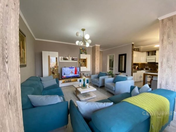 Tirane, jepet me qera apartament 3+1 Kati 5, 129 m² 1.100 € (Rruga Elbasanit)