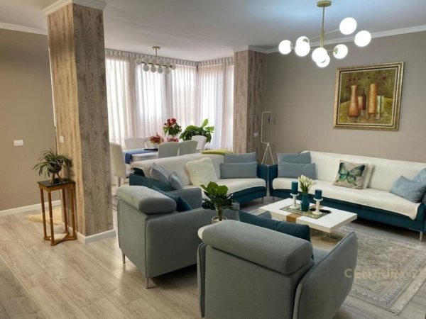 Tirane, jepet me qera apartament 3+1 Kati 5, 129 m² 1.100 € (Rruga Elbasanit)