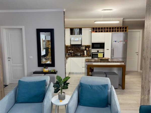Tirane, jepet me qera apartament 3+1 Kati 5, 129 m² 1.100 € (Rruga Elbasanit)