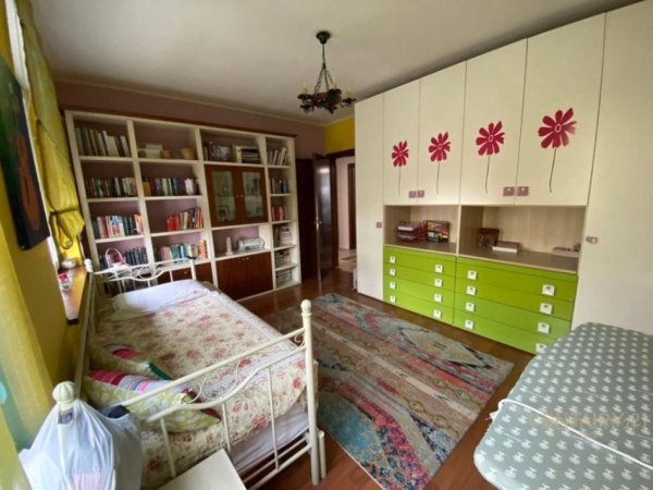 Tirane, jepet me qera apartament 3+1 Kati 5, 129 m² 1.100 € (Rruga Elbasanit)