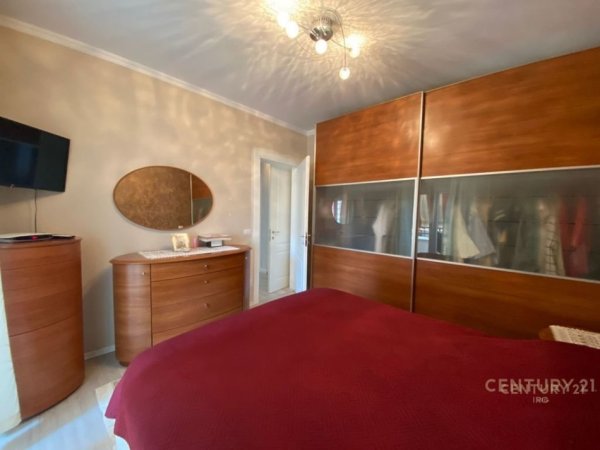 Tirane, jepet me qera apartament 3+1 Kati 5, 129 m² 1.100 € (Rruga Elbasanit)
