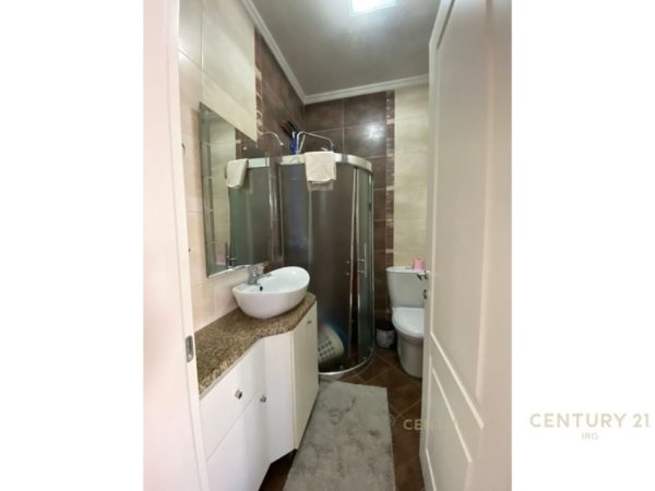 Tirane, jepet me qera apartament 3+1 Kati 5, 129 m² 1.100 € (Rruga Elbasanit)