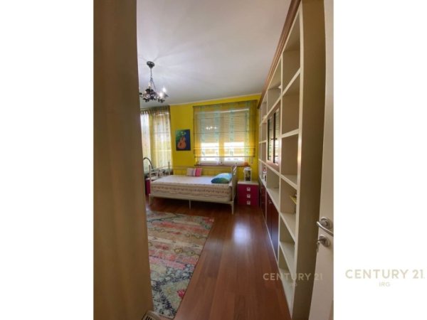 Tirane, jepet me qera apartament 3+1 Kati 5, 129 m² 1.100 € (Rruga Elbasanit)
