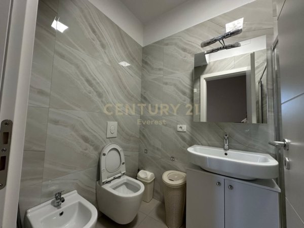 Tirane, jepet me qera apartament 2+1 Kati 4, 112 m² 1.400 € (Rruga e Elbasanit, Tiranë)