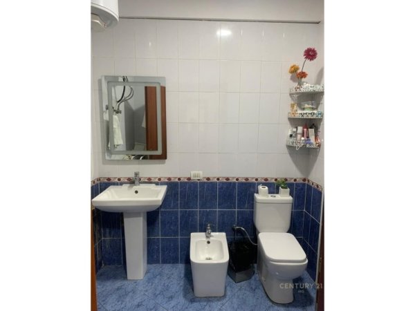 Tirane, jepet me qera apartament 2+1 Kati 1, 95 m² 600 € (Astir, Prane Artistit)
