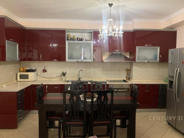 Tirane, jepet me qera apartament 2+1 Kati 1, 95 m² 600 € (Astir, Prane Artistit)