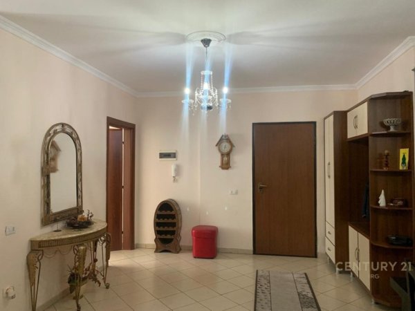 Tirane, jepet me qera apartament 2+1 Kati 1, 95 m² 600 € (Astir, Prane Artistit)