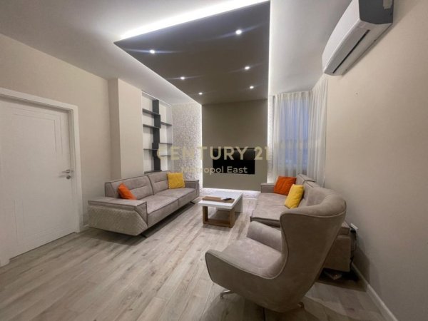 Tirane, jepet me qera apartament 2+1 Kati 9, 112 m² 750 € (PRANE UNIVERSITETIT MESDHETAR)