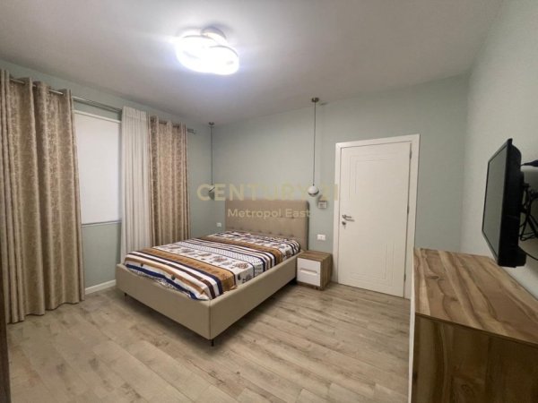 Tirane, jepet me qera apartament 2+1 Kati 9, 112 m² 750 € (PRANE UNIVERSITETIT MESDHETAR)