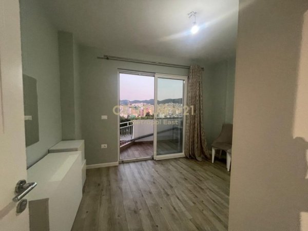 Tirane, jepet me qera apartament 2+1 Kati 9, 112 m² 750 € (PRANE UNIVERSITETIT MESDHETAR)