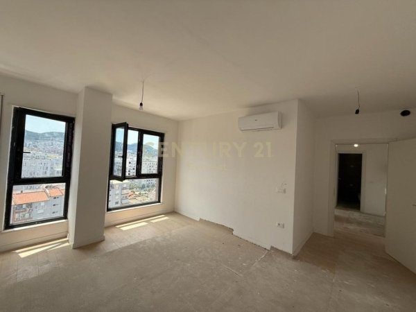 Tirane, jepet me qera zyre Kati 10, 108 m² 800 € (Komunes se Parisit)