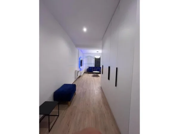 jepet me qera apartament 2+1 Kati 3, 110 m² 1.500 € (Rruga Faik Konica)