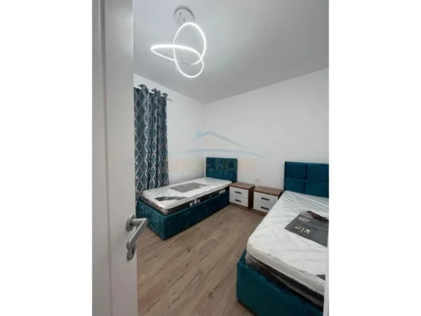 jepet me qera apartament 2+1 Kati 3, 110 m² 1.500 € (Rruga Faik Konica)