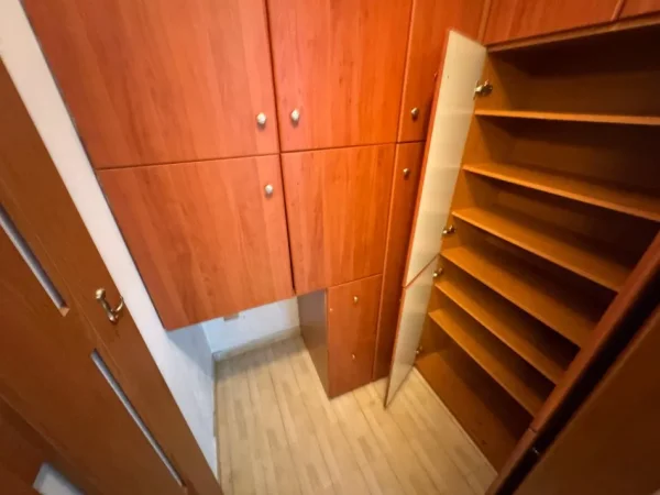 Tirane, jepet me qera apartament 2+1 Kati 8, 100 m² 700 € (stacioni i trenit)