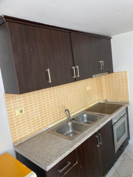 Tirane, jepet me qera garsonier Kati 0, 35 m² 300 € (JEPET ME QERA SUPER GARSONIERE E MOBILUAR NE DON BOSKO TEK VIZION PLUS.)