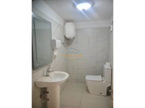 Tirane, jepet me qera ambjent biznesi Kati 0, 106 m² 1.800 €