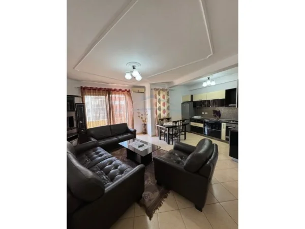 Tirane, jepet me qera apartament 2+1+Ballkon Kati 5, 115 m² 500 € 