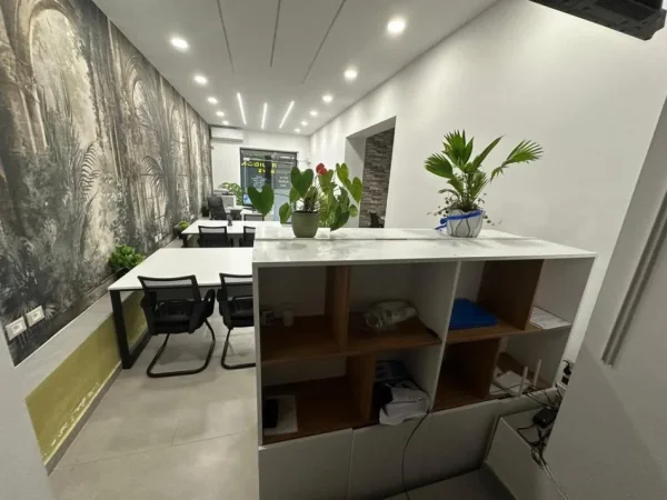 Tirane, jepet me qera ambjent biznesi Kati 0, 60 m² 700 € (Rruga Hoxha Tahsim)