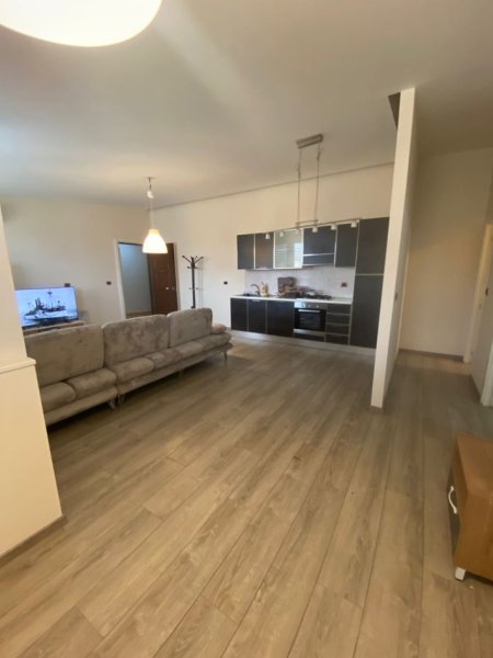 Tirane, jepet me qera apartament 1+1 Kati 8, 72 m² 500 € (21 Dhjetori)