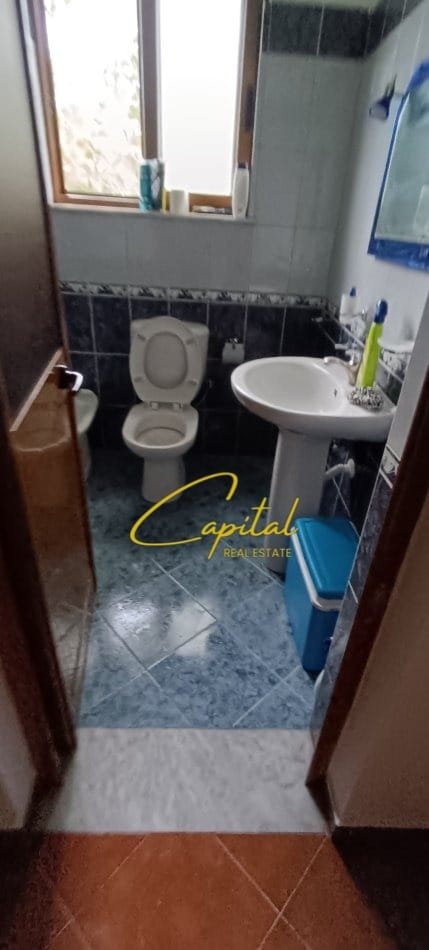 Tirane, jepet me qera apartament 2+1 Kati 2, 180 m² 600 € (ALI DEMI)