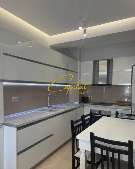 Tirane, jepet me qera apartament 2+1 Kati 5, 90 m² 550 € (SHKOLLA E BASHKUAR)