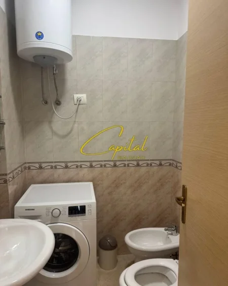 Tirane, jepet me qera apartament 2+1 Kati 5, 90 m² 550 € (SHKOLLA E BASHKUAR)