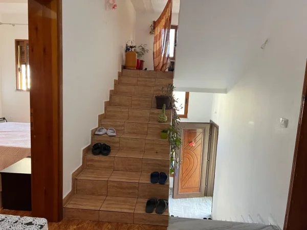 Shqiperi, shitet Vile 5+1+Ballkon , 500 m² 350.000 € (Ali Demi)