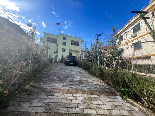 Shqiperi, shitet Vile 5+1+Ballkon , 500 m² 350.000 € (Ali Demi)