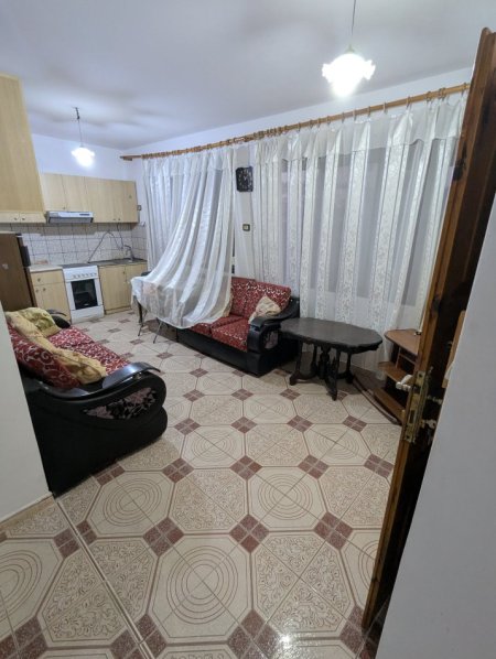 Tirane, jepet me qera shtepi 2+1 Kati 0, 80 m² 350 € (Rruga Kristo Dako)