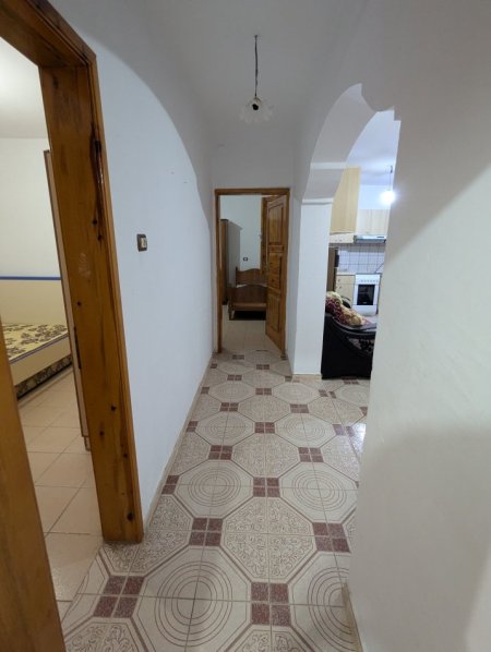 Tirane, jepet me qera shtepi 2+1 Kati 0, 80 m² 350 € (Rruga Kristo Dako)