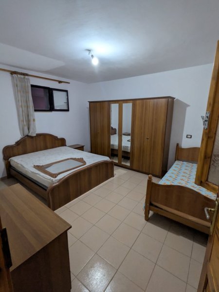 Tirane, jepet me qera shtepi 2+1 Kati 0, 80 m² 350 € (Rruga Kristo Dako)