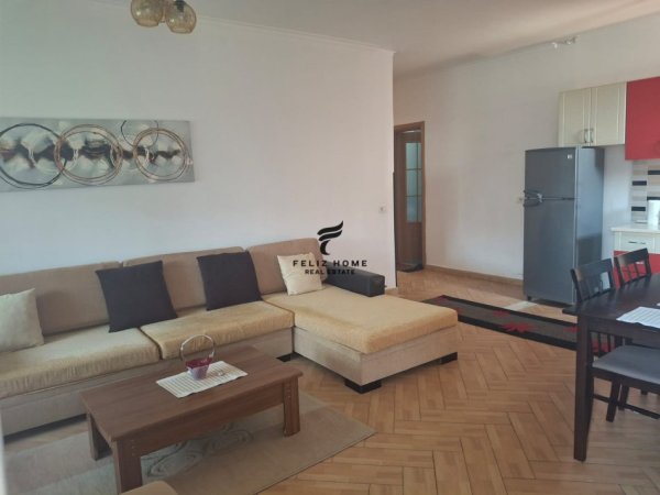 Tirane, jepet me qera apartament 1+1+Ballkon Kati 5, 76 m² 750 € (RRUGA E KAVAJES)