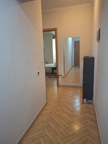 Tirane, jepet me qera apartament 1+1+Ballkon Kati 5, 76 m² 750 € (RRUGA E KAVAJES)
