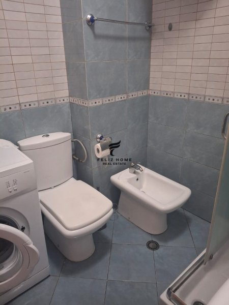Tirane, jepet me qera apartament 1+1+Ballkon Kati 5, 76 m² 750 € (RRUGA E KAVAJES)