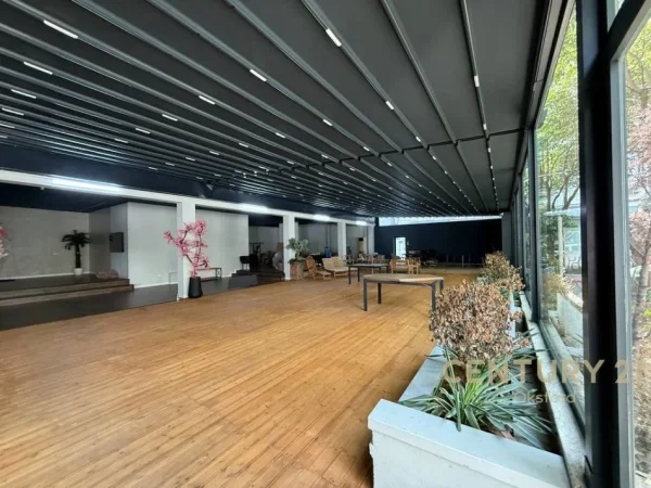 Tirane, jepet me qera ambjent biznesi Kati 0, 727 m² 15.000 € 