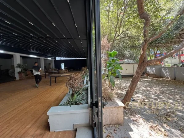 Tirane, jepet me qera ambjent biznesi Kati 0, 727 m² 15.000 € 